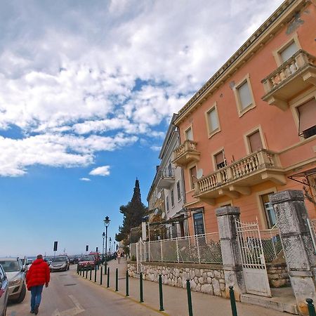 Apartments By The Sea 1050 Rovinj Exterior photo