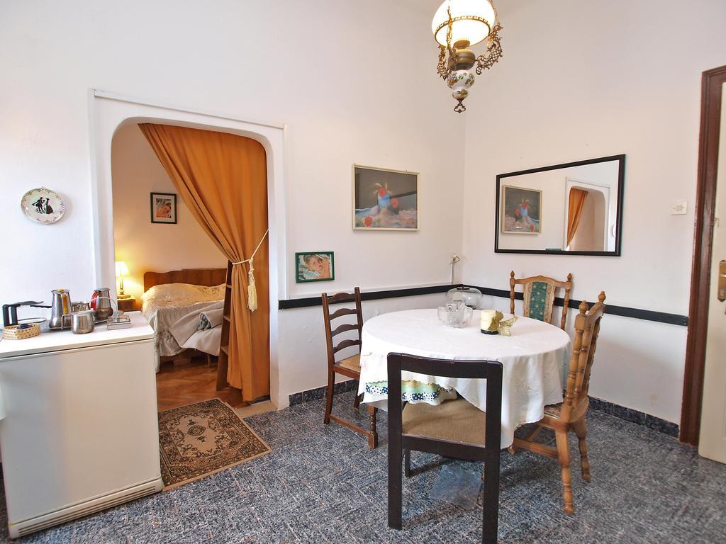 Apartments By The Sea 1050 Rovinj Exterior photo