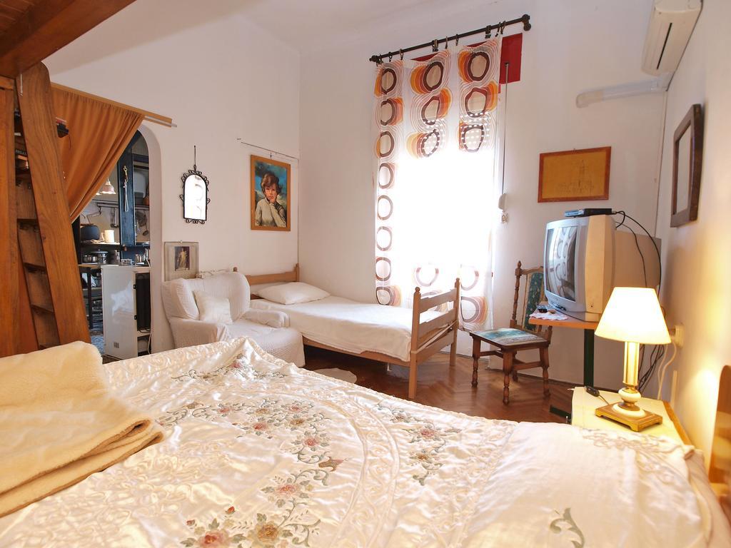 Apartments By The Sea 1050 Rovinj Exterior photo