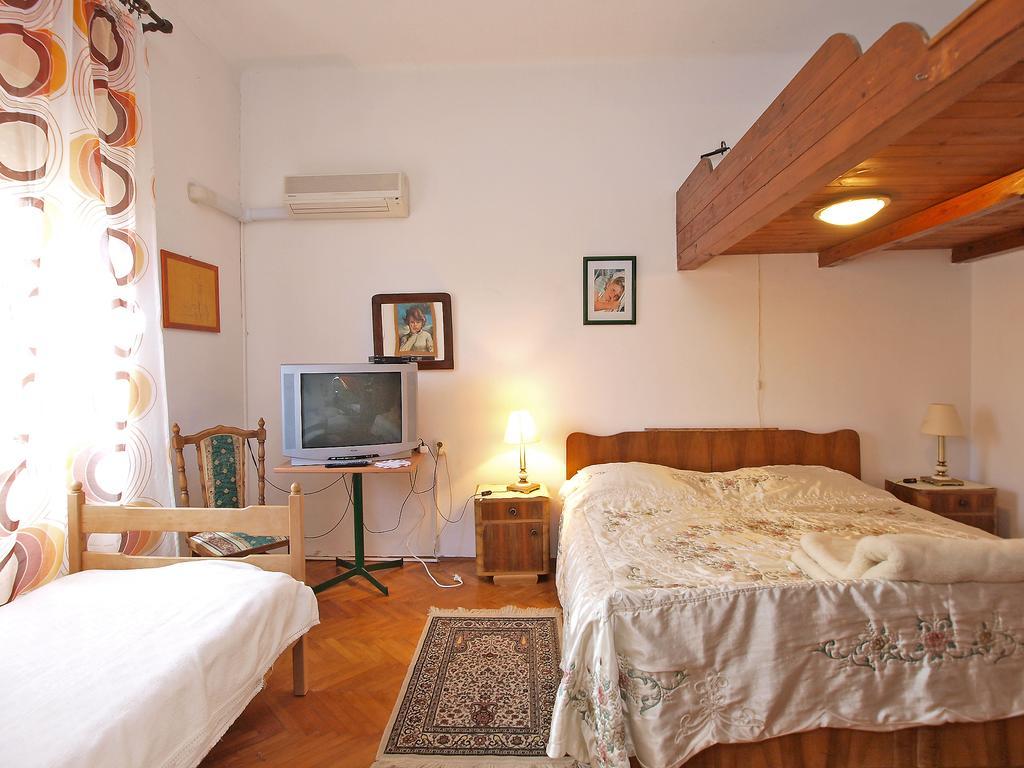 Apartments By The Sea 1050 Rovinj Exterior photo